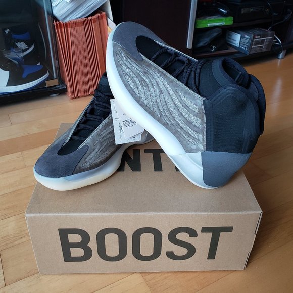 Yeezy QNTM Barium - Picture 2 of 6